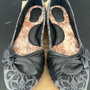 Born Women's Black and Gray Patterned Flats NIB